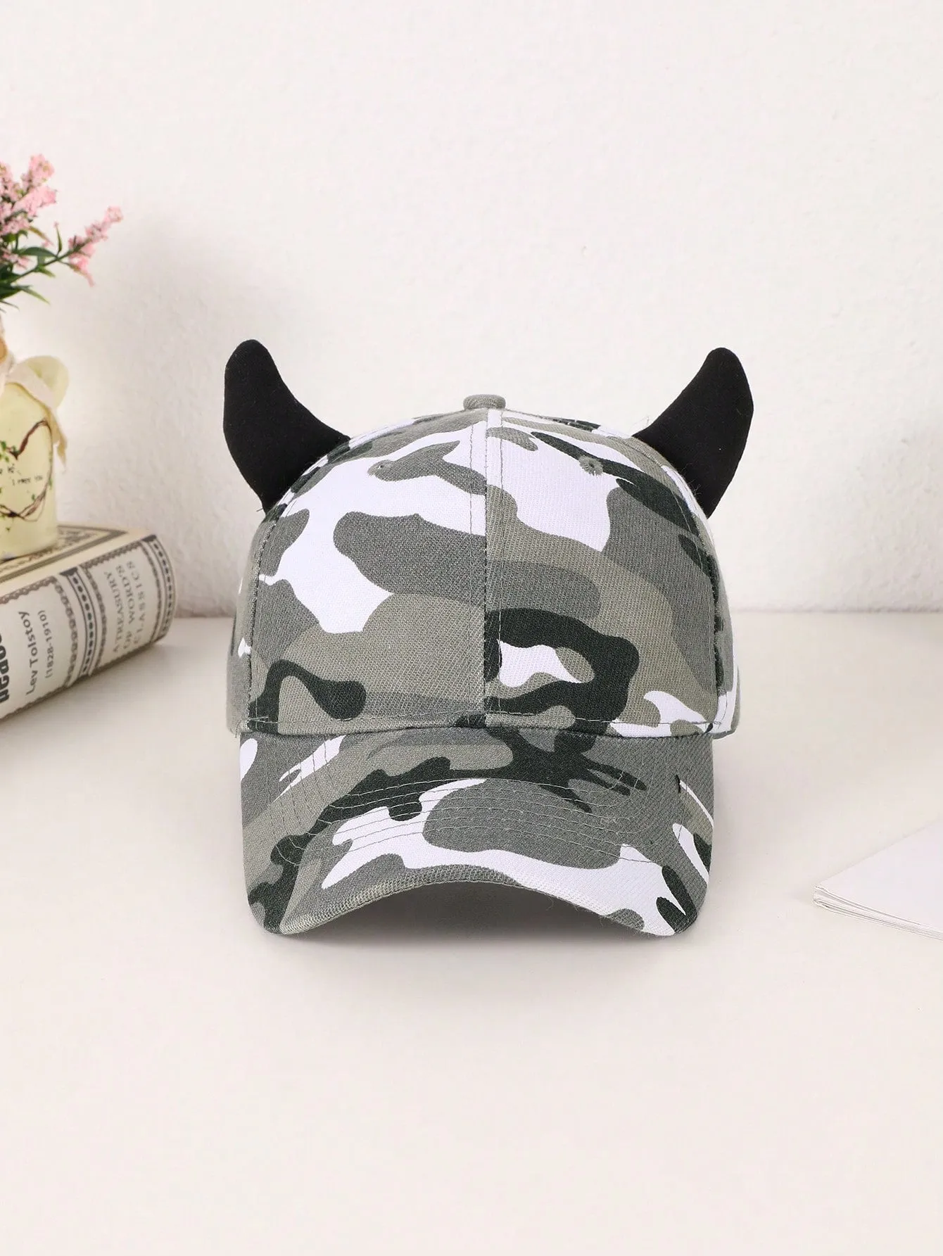 1pc Men's Solid Color Fashionable Preppy Style Hip Hop Horns Hook And Loop Baseball Cap, Suitable For Street Dancing And Traveling