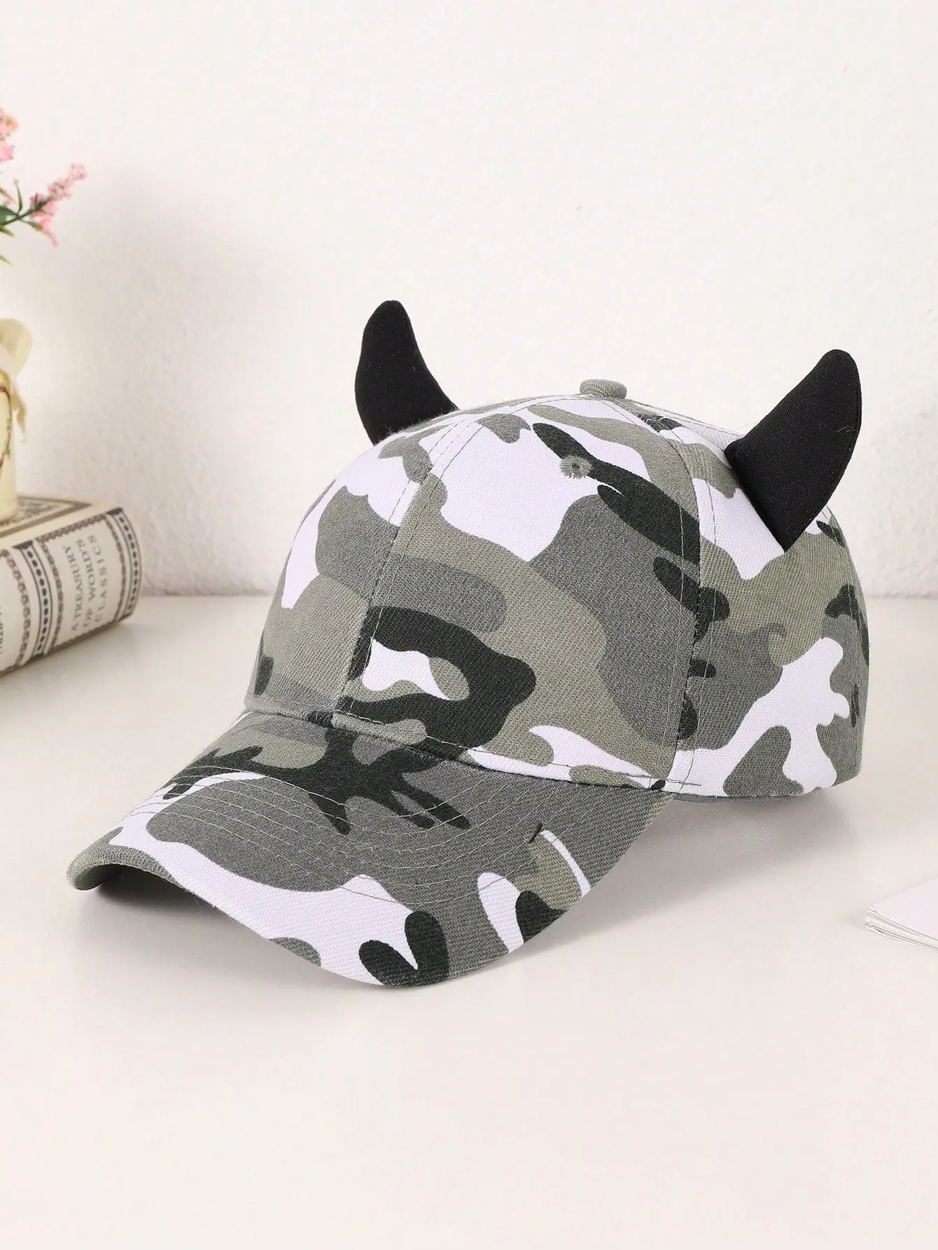 1pc Men's Solid Color Fashionable Preppy Style Hip Hop Horns Hook And Loop Baseball Cap, Suitable For Street Dancing And Traveling